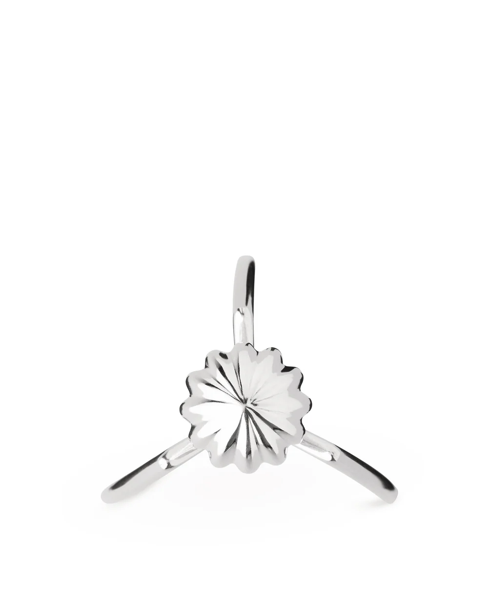 Juicy Salif posizionato su un piano cucina in marmo bianco in una cucina di design milanese